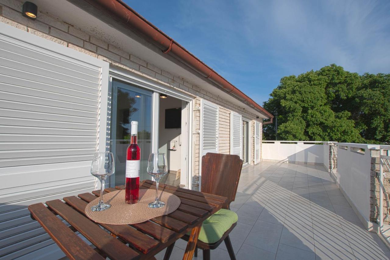 Apartment Eros Sisan Exterior photo